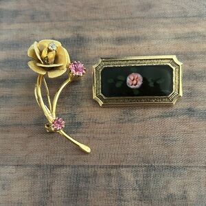 Vintage Gold and Pink Floral Victorian Brooch Set‎